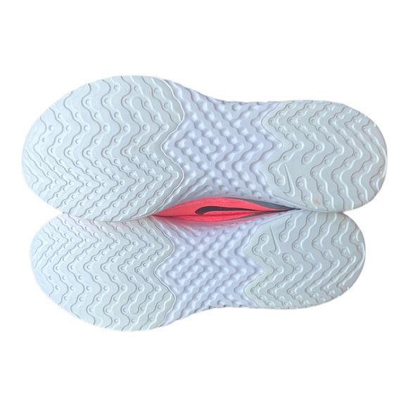 Nike Women’s Legend React Sneakers Size 9.5. New in box - Picture 6 of 7